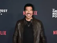 Lionel Richie a fost internat în spital şi va anula următoarele trei concerte