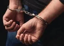 Cei doi bărbaţi care au atacat un echipaj de poliţie la Faraoani - Bacău au fost arestaţi preventiv