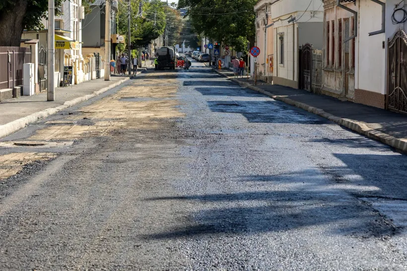 O arteră importantă din Galați este refăcută. Lucrările au ajuns la etapa asfaltării