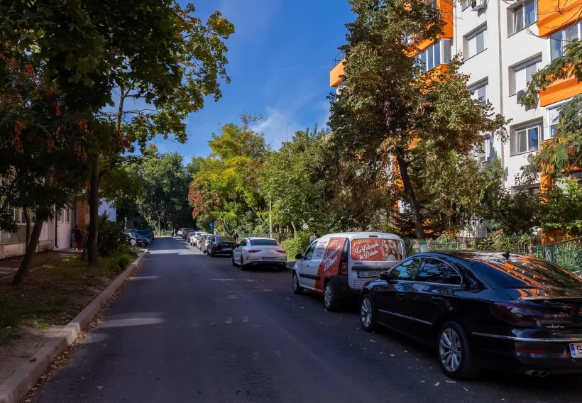 Schimbări importante într-un cartier din Galați. Se asfaltează străzile și trotuarele și se amenajează noi parcări