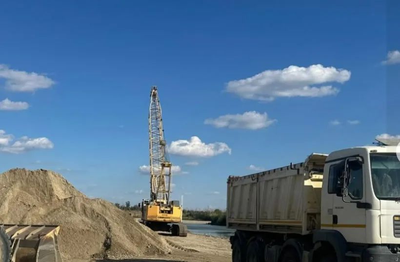 Amendă uriașă pentru exploatarea nisipului și pietrișului în Galați. Ce nereguli au găsit inspectorii