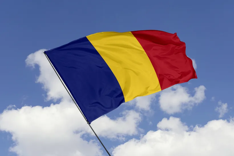 Cei care nu respectă drapelul și imnul României vor primi amenzi între 10.000 și 20.000 de lei