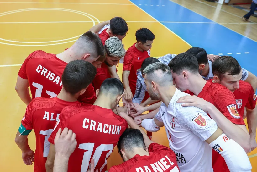 United s-a desprins la patru lungimi