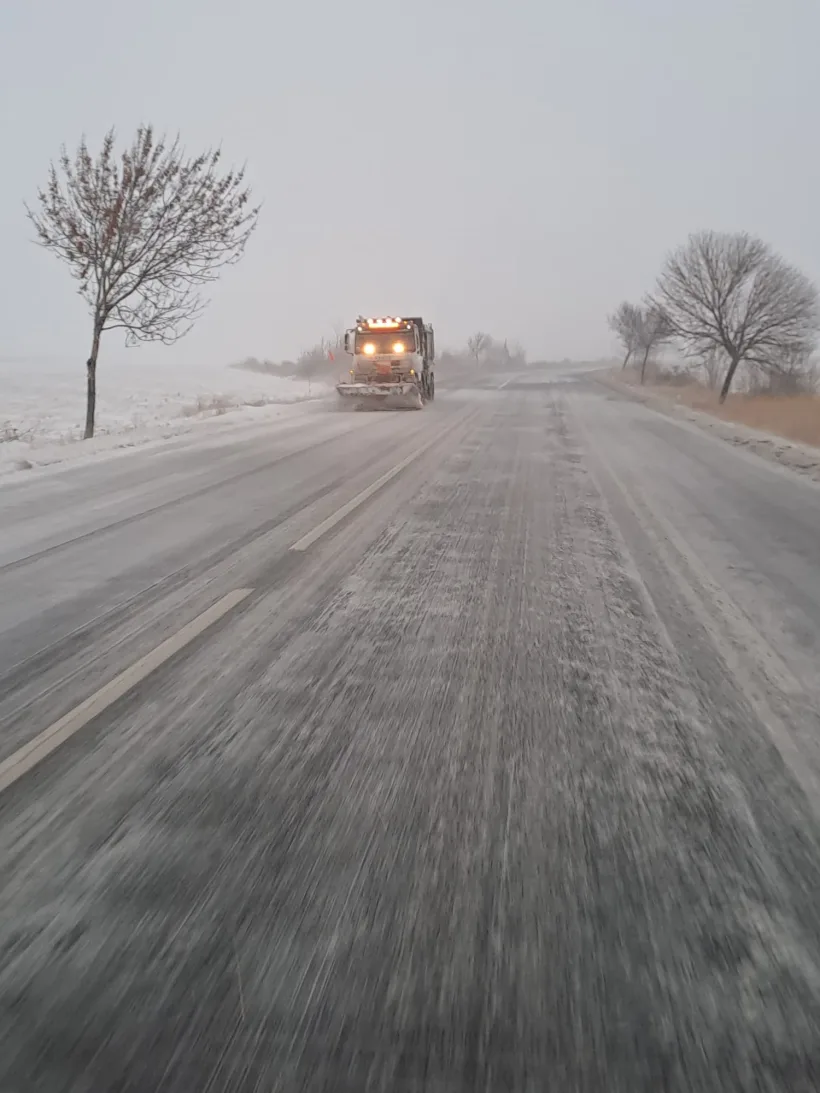 Podul peste Dunăre și drumuri naționale, închise din cauza viscolului puternic