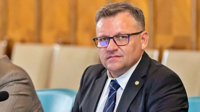Incident la Vama Sculeni. Marius Budăi a fost informat de vameși că se află într-o mașină furată