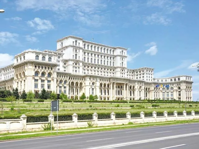 Palatul Parlamentului va fi iluminat, sâmbătă seară în culorile drapelului Ucrainei