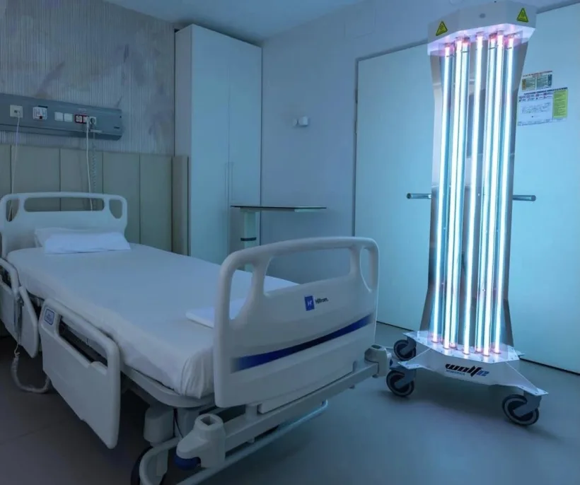 Premieră în regiunea Moldovei. Spitalele din Galați, dotate cu roboți pentru dezinfecția saloanelor și sălilor de operație