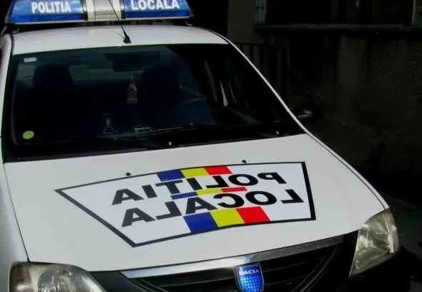 Polițist local, lovit intenționat de un șofer nervos. Acesta a părăsit locul accidentului