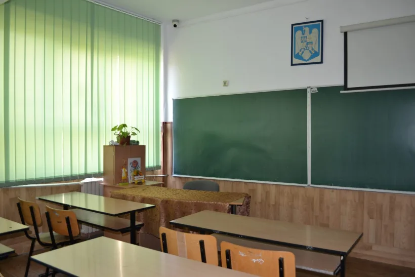 Scandal într-o școală din Galați: o elevă de 13 ani a agresat două persoane