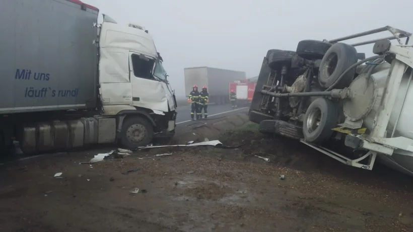 Circulație îngreunată pe DN 24, în județul Galați: două tiruri s-au ciocnit