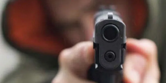 Un bărbat a amenințat cu pistolul un agent de pază de la mall-ul din Galați