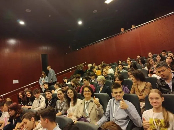 Doi elevi gălățeni s-au clasat pe podium la Olimpiada națională de lingvistică