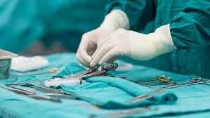 Lumina din întuneric: Neurochirurgii i-au redat vederea unui copil din Galați după ce l-au operat de o tumoră gigant