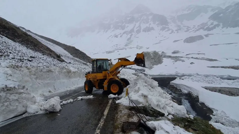 A început deszăpezirea pe Transfăgărășan