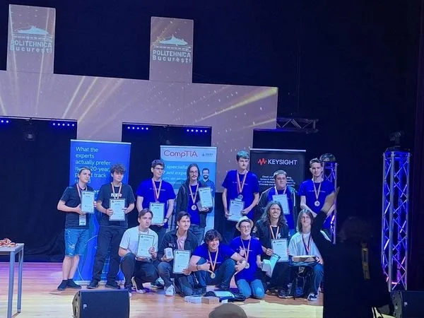 Elevii CNVA au adus acasă o pleiadă de premii și medalii de la Olimpiada de informatică