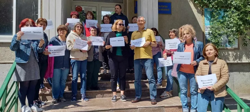 Protest la Agenția pentru Protecția Mediului Galați, din cauza „discriminării salariale”