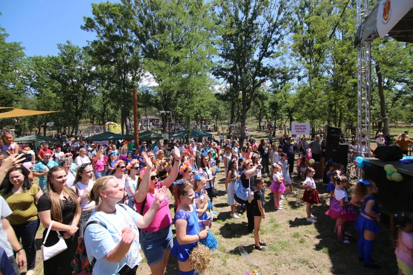 Peste 4.000 de copii, părinți și bunici au venit în Parcul de Aventură „EscapeLand" din Pădurea Gârboavele, de 1 Iunie