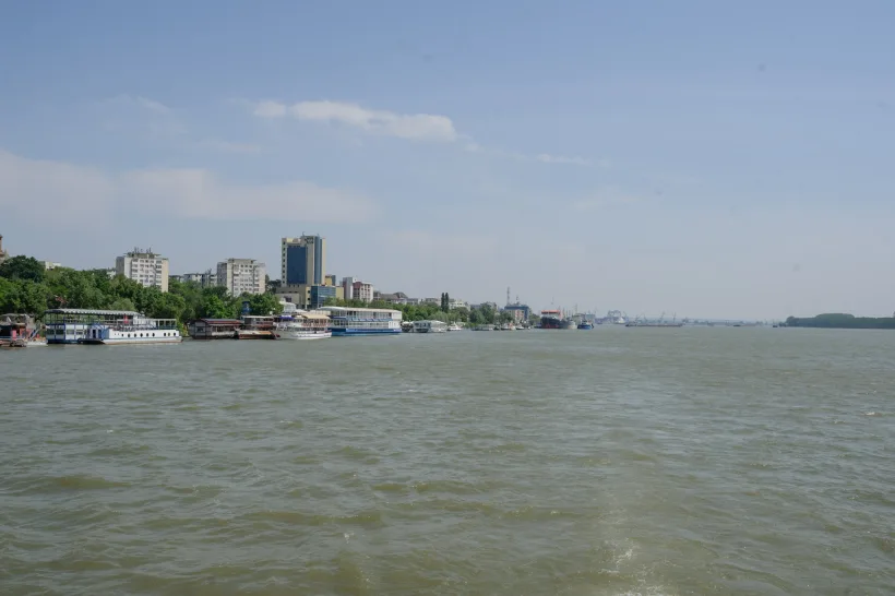 Navă eșuată pe Dunăre, în aval de Galați