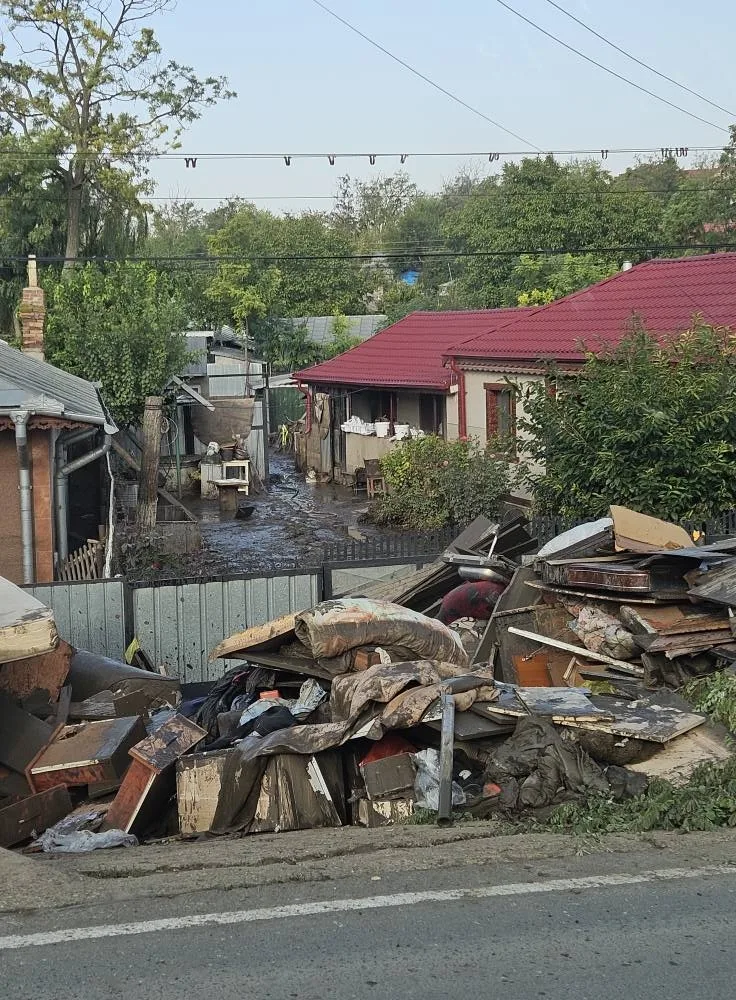 Medic, avertisment pentru sinistrați: Apa contaminată poate transporta numeroși agenți patogeni, crescând riscul de boli infecțioase