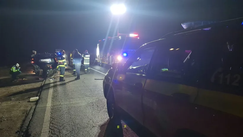 Accident teribil la Independența. O mașină s-a răsturnat: un bărbat mort, altul grav rănit