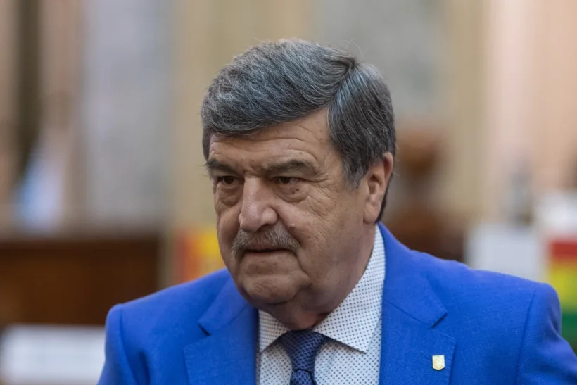 Mai multe organizaţii neguvernamentale şi experţi electorali solicită demisia preşedintelui AEP Toni Greblă