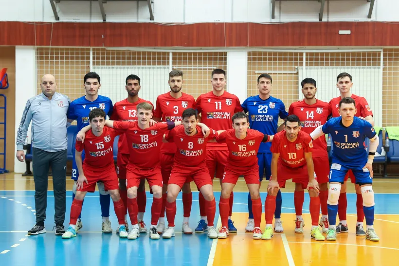 Campionii de la United, principalii favoriţi la titlu