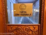 Preşedintele Klaus Iohannis a semnat un decret de decorare a trei judecători ai Curţii Constituţionale