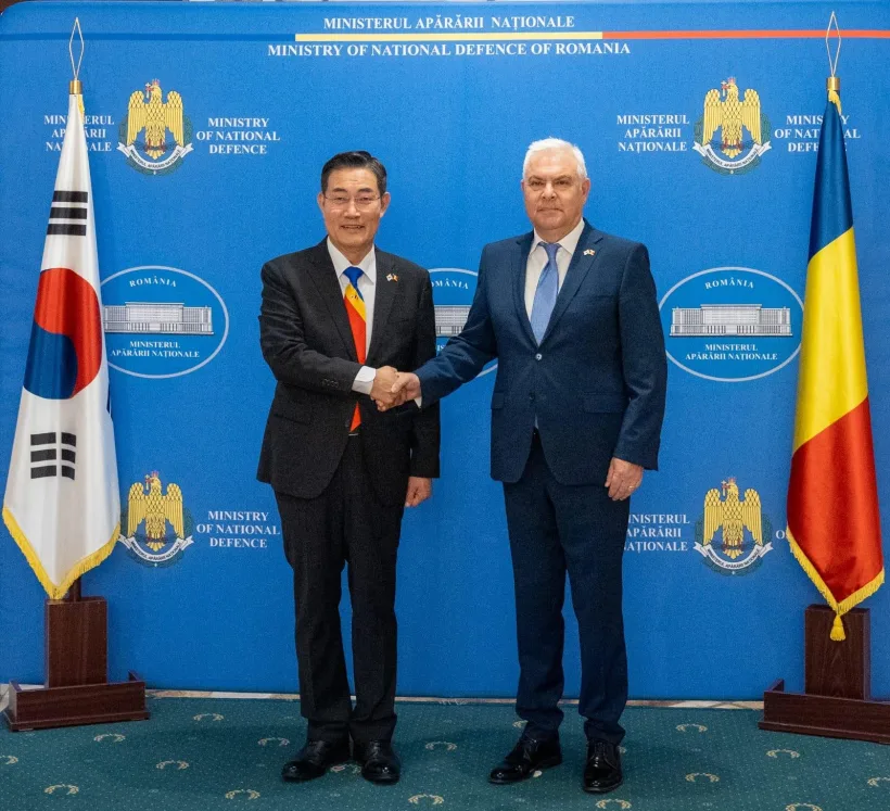 Ministrul MApN, Angel Tîlvăr, discuţie cu omologul din Coreea pe tema dotării forţelor armate ale României cu echipamente şi tehnologii avansate