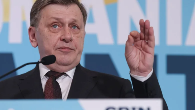 Crin Antonescu a demisionat din PNL. Își depune candidatura la Președinție