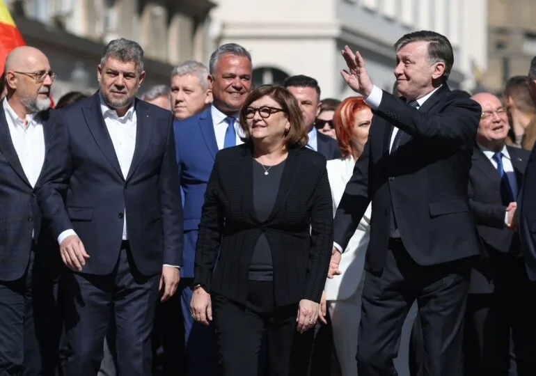 Crin Antonescu e de acord cu reducerea Parlamentului la 300 de membri