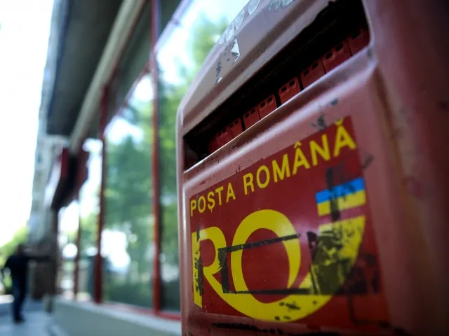 Sute de posturi reduse în aparatul central al Poștei Române