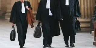 Fals avocat care reprezenta clienți în fața instanțelor din Galați și Brăila, sub control judiciar