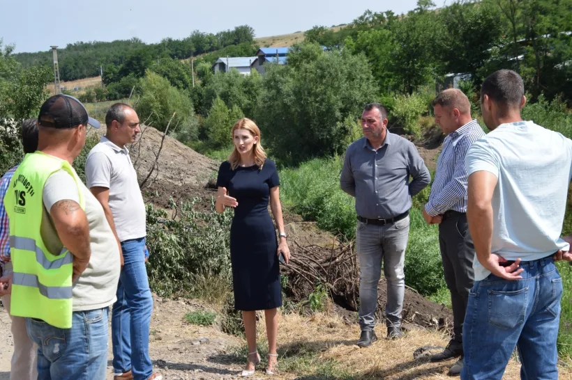 Prefectul de Galați a verificat stadiul lucrărilor hidrotehnice din comuna Corni