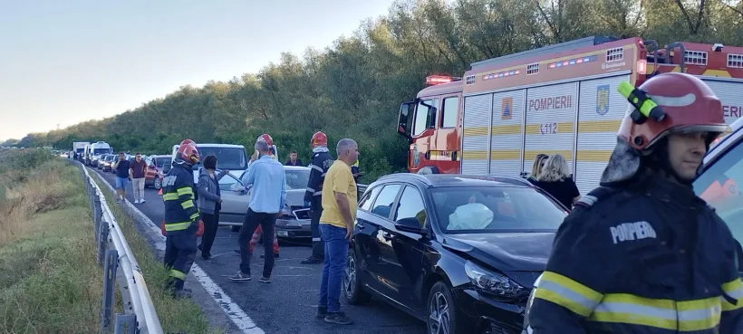 Accident cu șase mașini pe digul Dunării, între Brăila şi Galați: două persoane au fost rănite