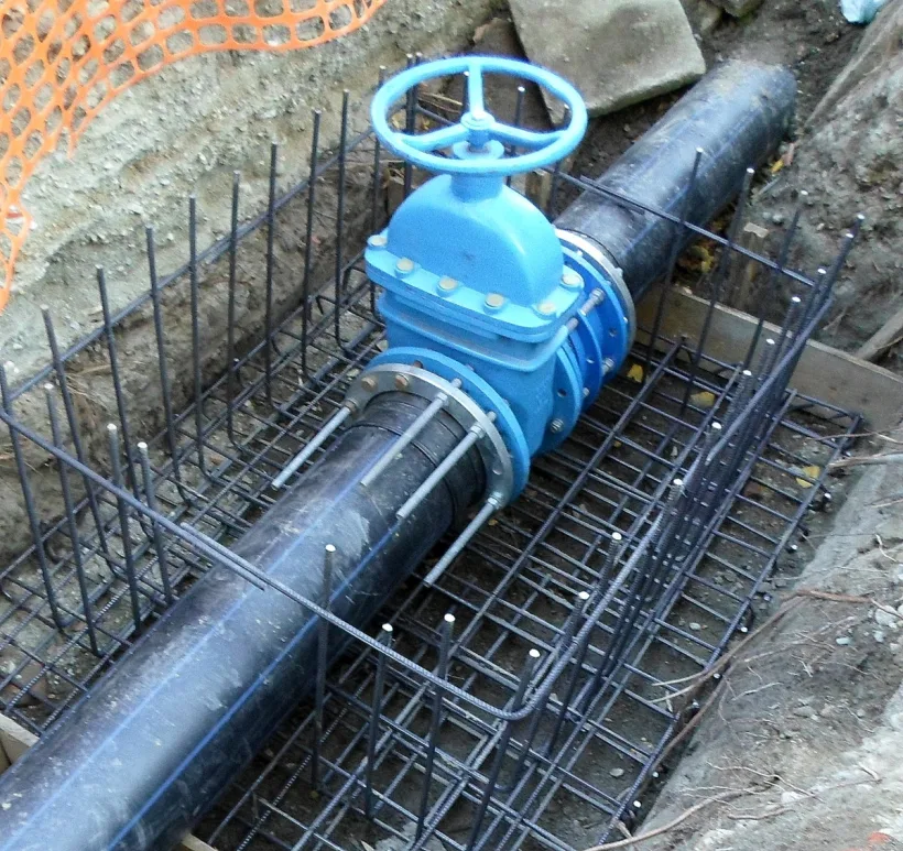 Începe reabilitarea unei noi conducte de apă din municipiul Galați