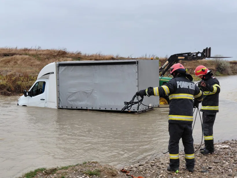 Furtuni, inundații și intervenții în peste 20 de județe: bilanțul ultimelor 24 de ore