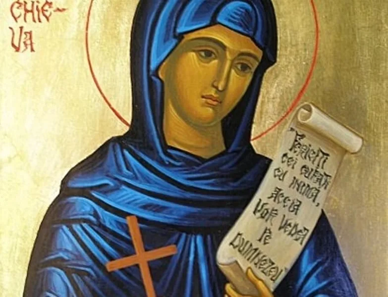 Obiceiuri și tradiții de Sfânta Parascheva. În această zi se aprind focuri, oamenii dorind astfel să îndepărteze spiritele rele