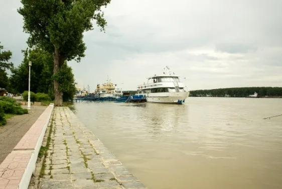 Primăria Galați va desființa trei construcții provizorii de pe Faleza Inferioară