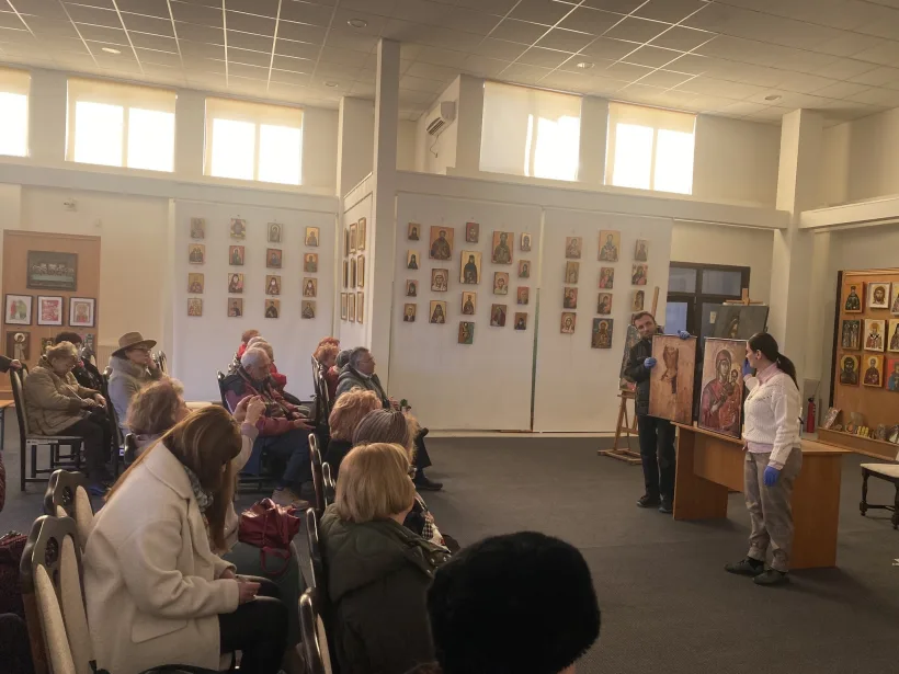 Studenții seniori ai Universității „Dunărea de Jos” din Galați, curs despre restaurarea icoanelor