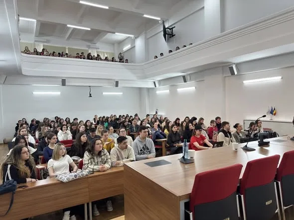 Erasmus+ : Aula „Virgil Madgearu” a FEAA UGAL a fost plină de studenți interesați de mobilități E+