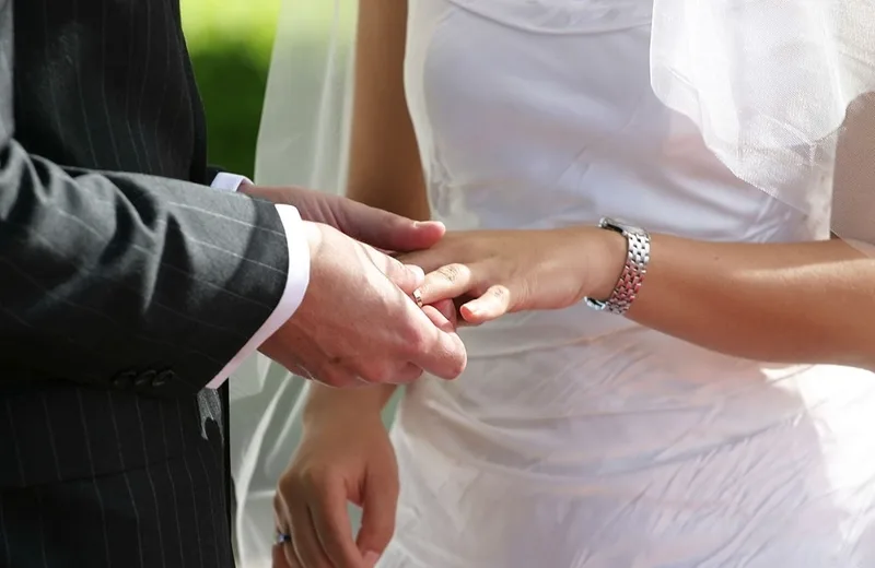 Este oficial: Foștii soți își vor putea păstra numele după divorț fără acordul partenerului