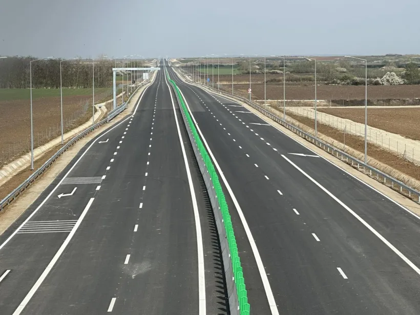 Podul peste Dunăre, legat de Delta Dunării printr-un drum expres de 61 km