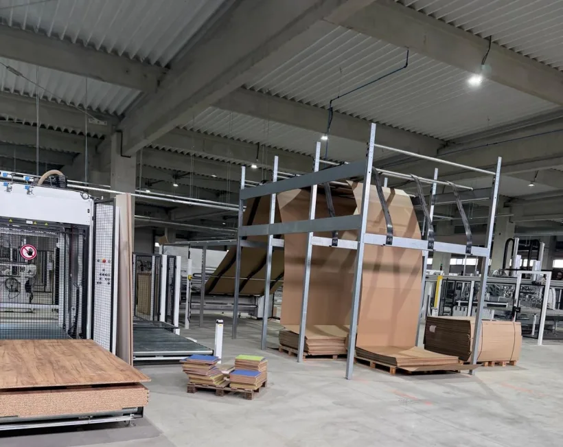 Gălățeni afectați de problemele din combinatul Liberty, ofertați cu locuri de muncă în producția de mobilier