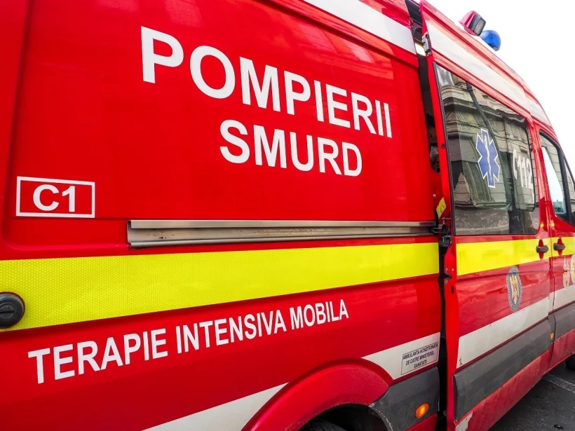 Intervenție contracronometru la Galați! Trei victime scoase dintr-o mașină căzută în prăpastie
