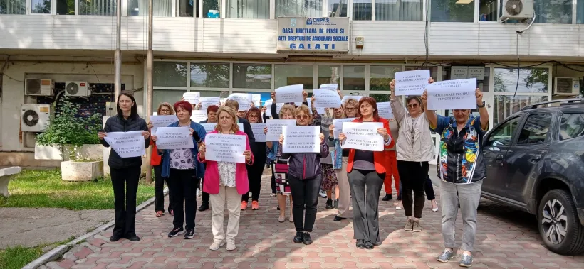Salariații caselor de pensii din Galați și Tecuci au ieșit la proteste