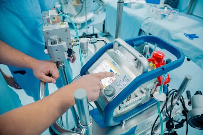 Infecțiile respiratorii severe cresc riscul de infarct și AVC, avertizează un renumit medic