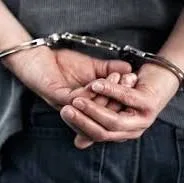 Bărbat arestat pentru că şi-a atacat cu un cuţit vecina de 74 de ani