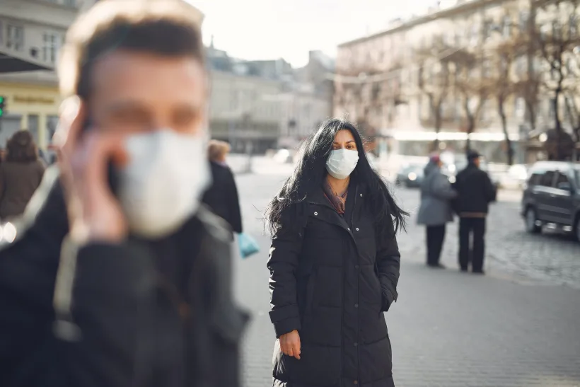 CNSU propune purtarea obligatorie a măștii în toate județele cu o rată mai mare de 1,5
