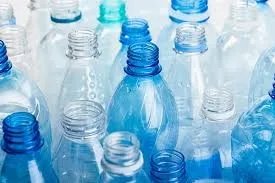Românii vor plăti 50 de bani pentru fiecare ambalaj de apă, băuturi sau sucuri