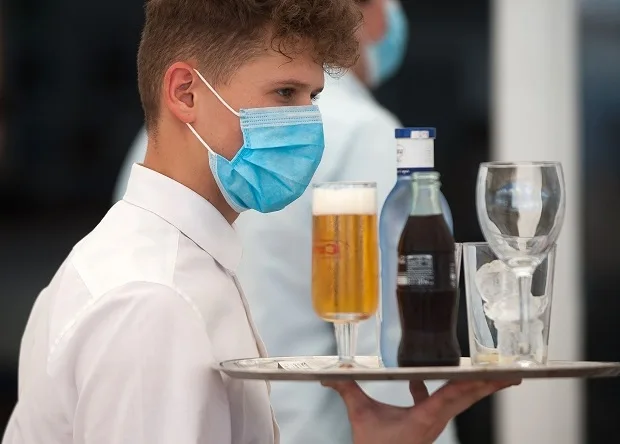 Salariații din HoReCa, cele mai mici salarii în ianuarie